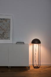 Lámpara pie JELLYFISH negro y oro Faro Barcelona