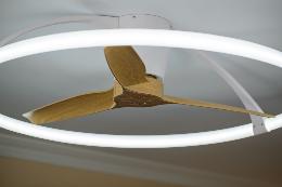 Ventilador Nepal con luz LED Blanco/Madera- MANTRA - Motor DC - Ø105cm