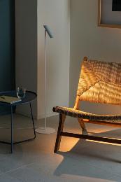 Lampara de pie LEO LED blanca Faro Barcelona 