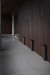 Baliza SOLAR LUMA M gris oscuro Faro Barcelona