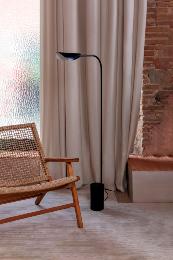 Lampara de pie LIGGERA negro Faro