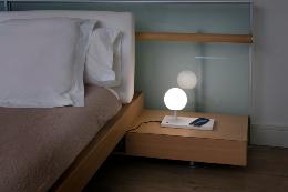 Sobremesa NIKO GLASS Con cargador movil blanco Faro