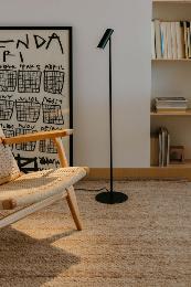 Lampara de pie LEO LED negra Faro Barcelona  