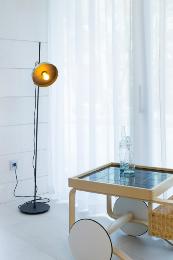 Lampara de pie WHIZZ oro/negra Faro Barcelona